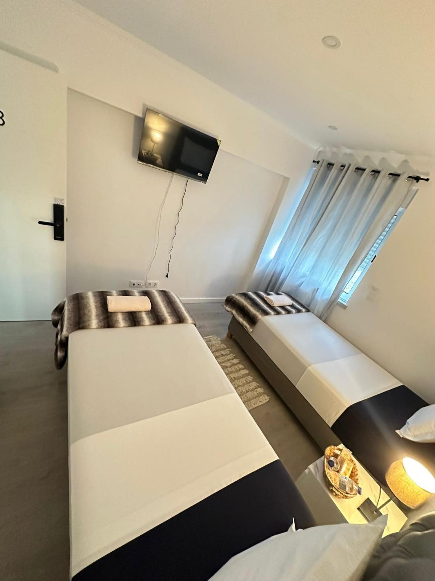 Airport Room Лиссабон Экстерьер фото